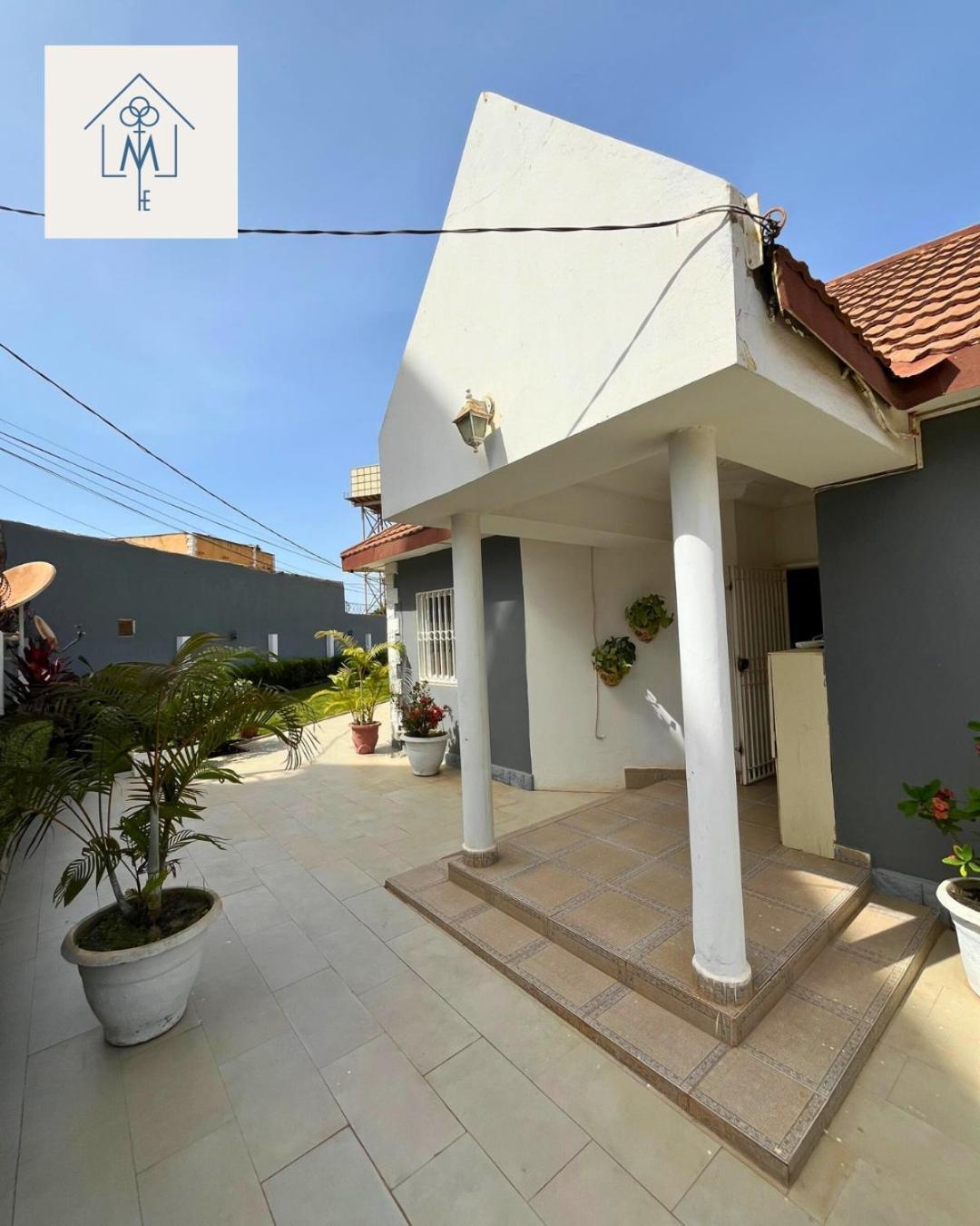 Brufut Luxury Home Serrekunda Exterior photo